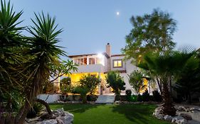 Nicole'S Garden Villa